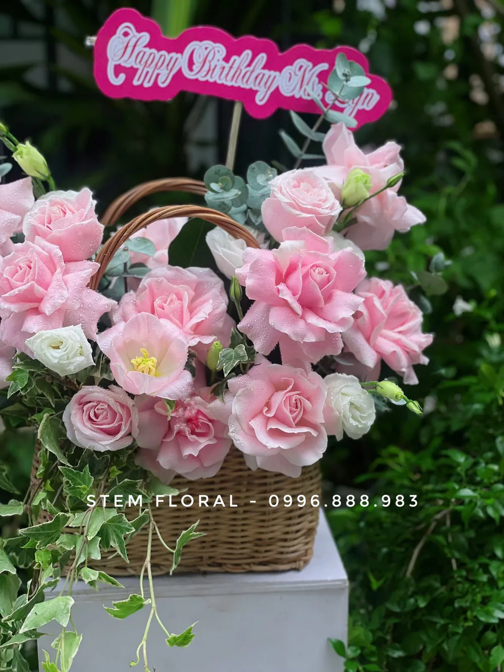 Giỏ hồng dịu dàng — góc chụp 3