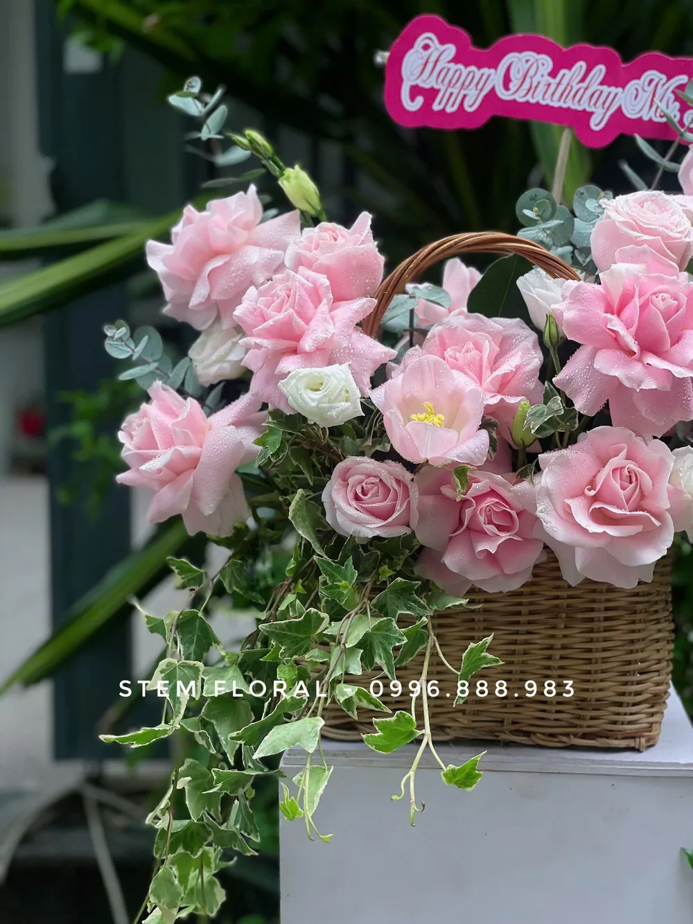 Giỏ hồng dịu dàng — góc chụp 2